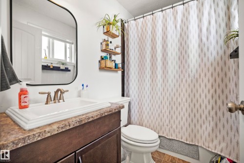 114 Mclaughlin Drive, Spruce Grove, AB - Indoor Photo Showing Bathroom
