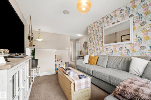 114 Mclaughlin Drive, Spruce Grove, AB - Indoor Photo Showing Living Room