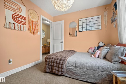 114 Mclaughlin Drive, Spruce Grove, AB - Indoor Photo Showing Bedroom