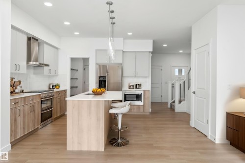 2728 188 Street, Edmonton, AB - Indoor Photo Showing Kitchen With Upgraded Kitchen