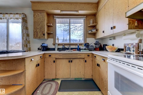 12947 109 Street, Edmonton, AB - Indoor Photo Showing Kitchen