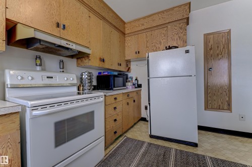 12947 109 Street, Edmonton, AB - Indoor Photo Showing Kitchen