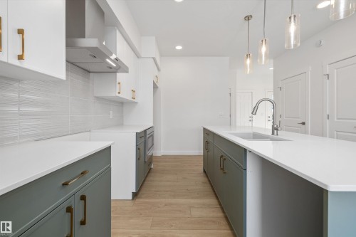 1056 Cristall Crescent, Edmonton, AB - Indoor Photo Showing Kitchen With Upgraded Kitchen