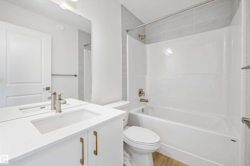 1056 Cristall Crescent, Edmonton, AB - Indoor Photo Showing Bathroom