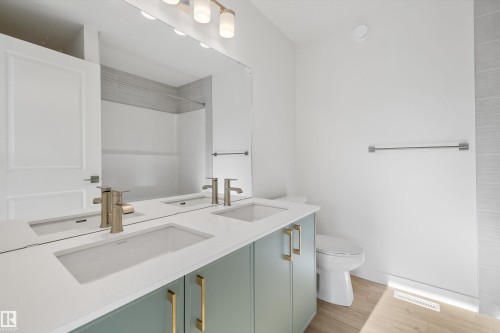 1056 Cristall Crescent, Edmonton, AB - Indoor Photo Showing Bathroom