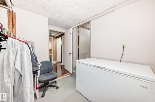 This area features painted walls and a textured ceiling - 12131 101 Street Nw, Edmonton, AB - Indoor Photo Showing Laundry Room