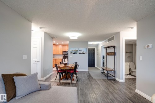 406 12110 106 Avenue, Edmonton, AB - Indoor Photo Showing Living Room