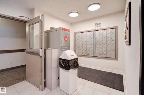 406 12110 106 Avenue, Edmonton, AB - Indoor Photo Showing Other Room