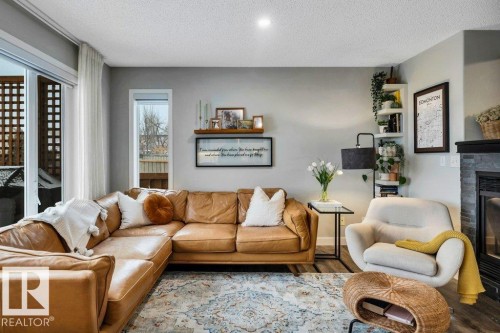 4337 Mcmullen Way, Edmonton, AB - Indoor Photo Showing Living Room