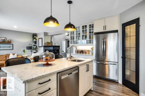 4337 Mcmullen Way, Edmonton, AB - Indoor Photo Showing Kitchen With Upgraded Kitchen