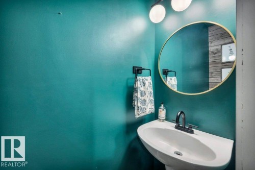 4337 Mcmullen Way, Edmonton, AB - Indoor Photo Showing Bathroom