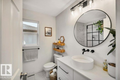 4337 Mcmullen Way, Edmonton, AB - Indoor Photo Showing Bathroom