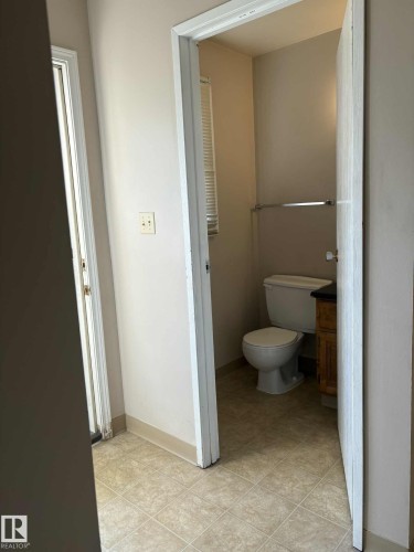 10405 24 Avenue Nw, Edmonton, AB - Indoor Photo Showing Bathroom