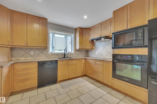 4202 42 Avenue, Leduc, AB - Indoor Photo Showing Kitchen