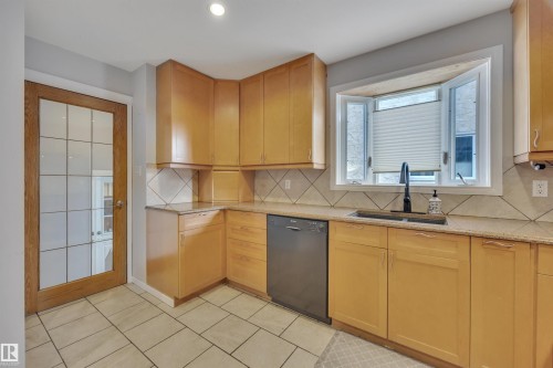 4202 42 Avenue, Leduc, AB - Indoor Photo Showing Kitchen