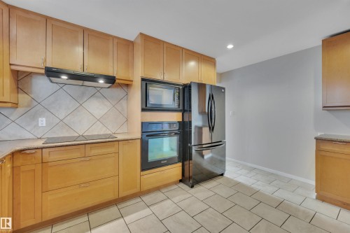 4202 42 Avenue, Leduc, AB - Indoor Photo Showing Kitchen