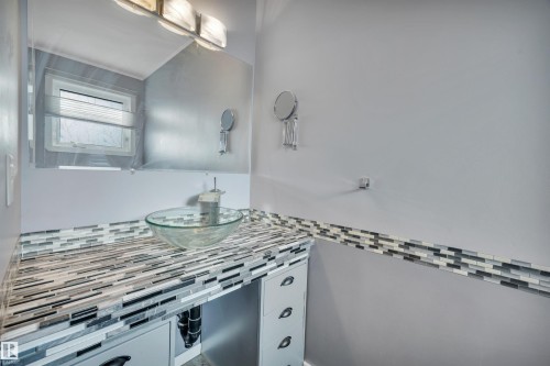 4202 42 Avenue, Leduc, AB - Indoor