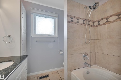 4202 42 Avenue, Leduc, AB - Indoor Photo Showing Bathroom
