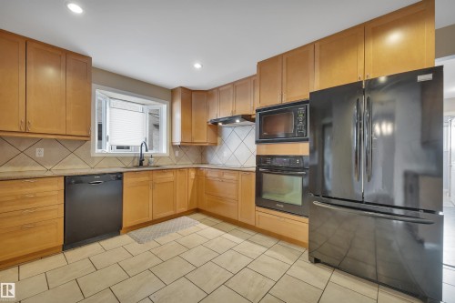 4202 42 Avenue, Leduc, AB - Indoor Photo Showing Kitchen