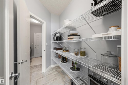 1564 Chapman Way, Edmonton, AB - Indoor With Storage