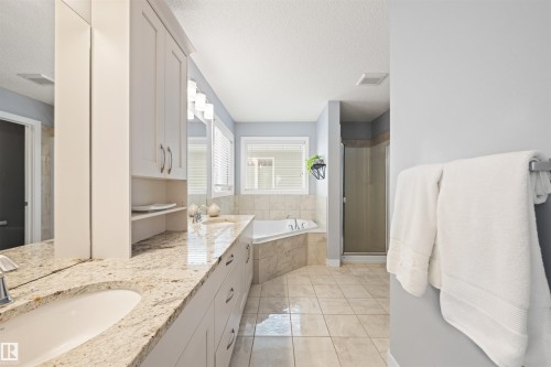 1564 Chapman Way, Edmonton, AB - Indoor Photo Showing Bathroom