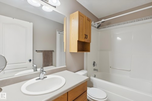 8761 5 Avenue, Edmonton, AB - Indoor Photo Showing Bathroom