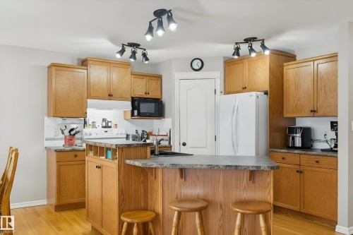 8761 5 Avenue, Edmonton, AB - Indoor Photo Showing Kitchen