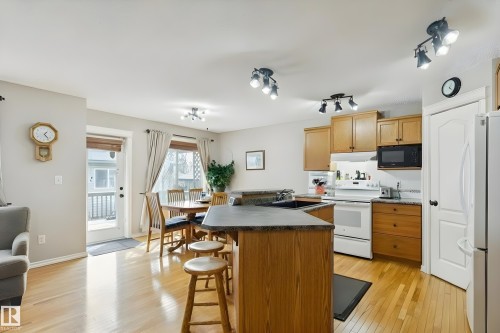 8761 5 Avenue, Edmonton, AB - Indoor Photo Showing Kitchen