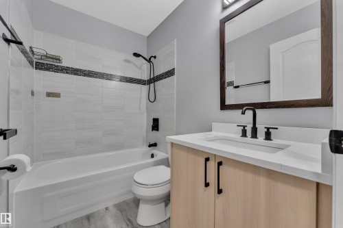 3623 24 Avenue, Edmonton, AB - Indoor Photo Showing Bathroom