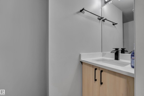 3623 24 Avenue, Edmonton, AB - Indoor Photo Showing Bathroom