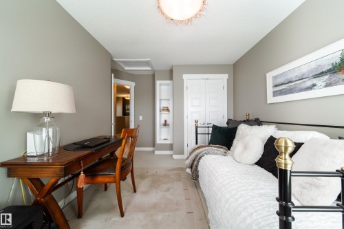 This room features light gray walls, white trim, and a white ceiling - 3451 Cutler Crescent, Edmonton, AB - Indoor