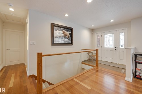 37 Valleyview Crescent, Edmonton, AB - Indoor Photo Showing Other Room