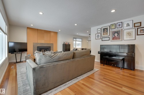37 Valleyview Crescent, Edmonton, AB - Indoor Photo Showing Living Room With Fireplace