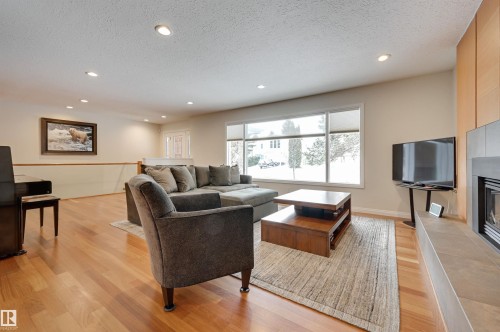 37 Valleyview Crescent, Edmonton, AB - Indoor Photo Showing Living Room With Fireplace