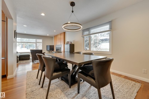 37 Valleyview Crescent, Edmonton, AB - Indoor Photo Showing Dining Room