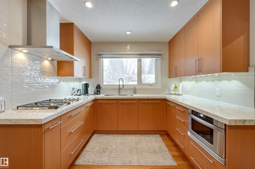 37 Valleyview Crescent, Edmonton, AB - Indoor Photo Showing Kitchen