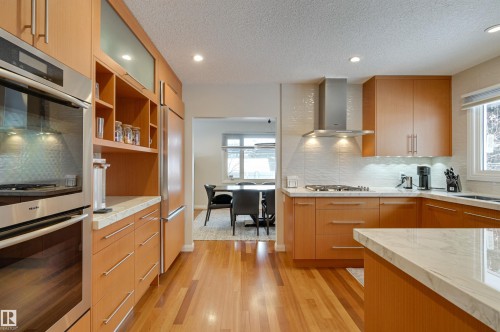37 Valleyview Crescent, Edmonton, AB - Indoor Photo Showing Kitchen