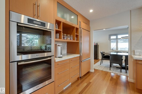 37 Valleyview Crescent, Edmonton, AB - Indoor Photo Showing Kitchen