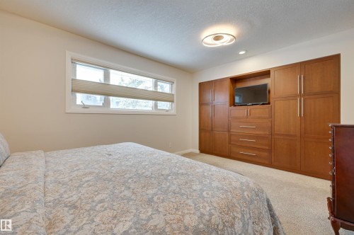 37 Valleyview Crescent, Edmonton, AB - Indoor Photo Showing Bedroom