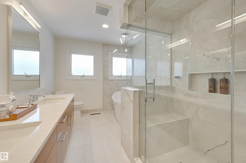 37 Valleyview Crescent, Edmonton, AB - Indoor Photo Showing Bathroom