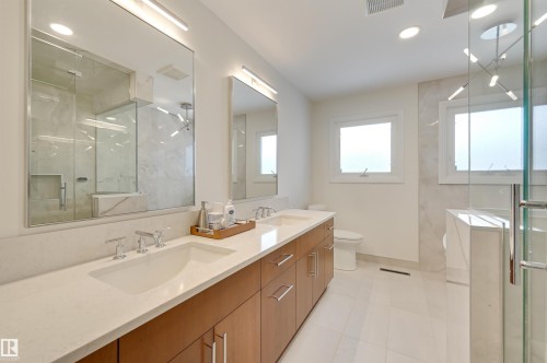 37 Valleyview Crescent, Edmonton, AB - Indoor Photo Showing Bathroom