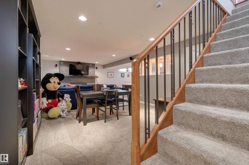 37 Valleyview Crescent, Edmonton, AB - Indoor Photo Showing Other Room