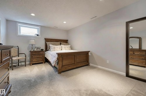 37 Valleyview Crescent, Edmonton, AB - Indoor Photo Showing Bedroom