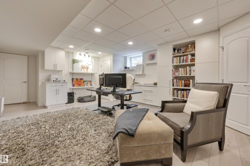 37 Valleyview Crescent, Edmonton, AB - Indoor Photo Showing Office