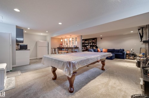37 Valleyview Crescent, Edmonton, AB - Indoor Photo Showing Other Room