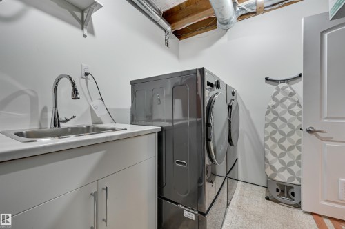 37 Valleyview Crescent, Edmonton, AB - Indoor Photo Showing Laundry Room