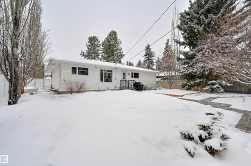 37 Valleyview Crescent, Edmonton, AB - Outdoor