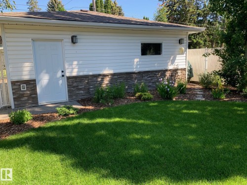 37 Valleyview Crescent, Edmonton, AB - Outdoor
