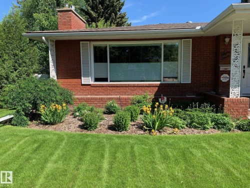 37 Valleyview Crescent, Edmonton, AB - Outdoor