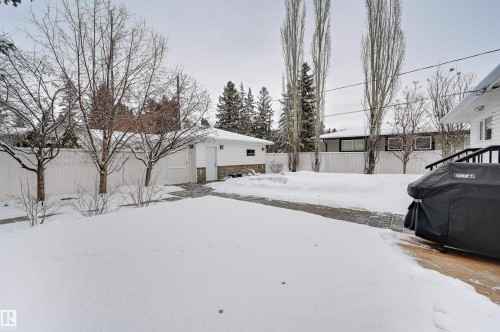 37 Valleyview Crescent, Edmonton, AB - Outdoor